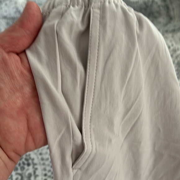 Vuori Villa Cargo Joggers - side pockets for hands and lower side cargo pockets - Picture 9 of 16